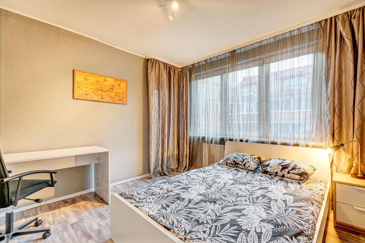 Private With Balcony Next To Station Pensionat Vilnius